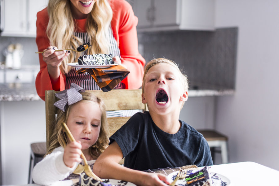 Easy and Delicious Black Buttercream That Won't Stain Your Teeth #blackbuttercream #halloweencake #cakebycourtney