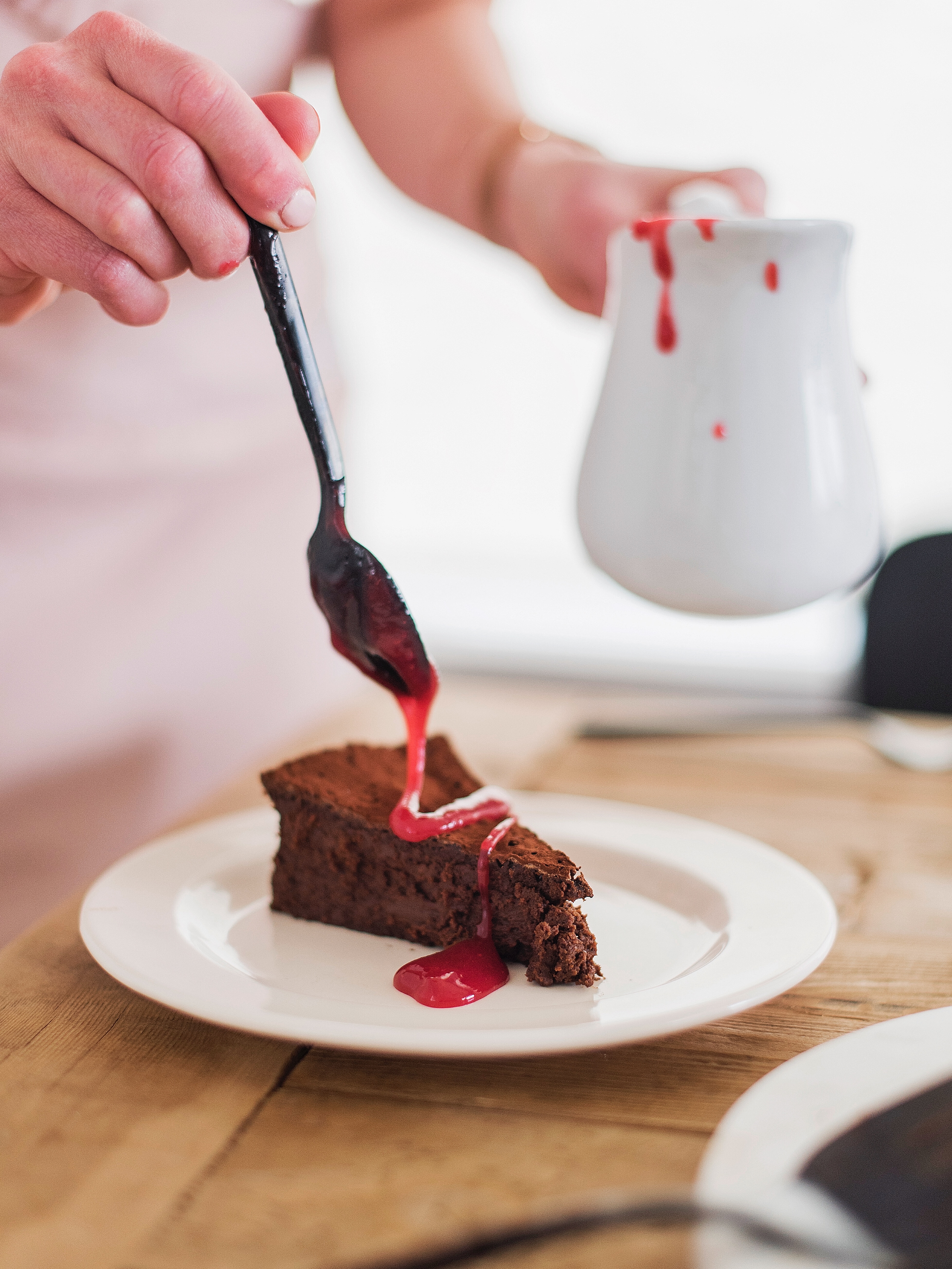 Easy Flourless Chocolate Cake