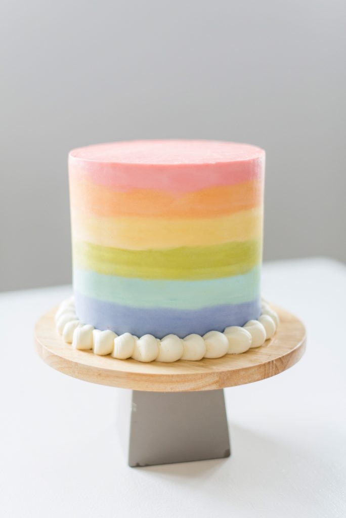 10 easy and cute St. Patrick's Day cake designs from Cake by Courtney #cakebycourtney #cakedesigns #stpatricksdaycake #stpatricksdaycakes #stpatricksdaydessert #stpatricksday #cake #cakes #rainbowcake #rainbow
