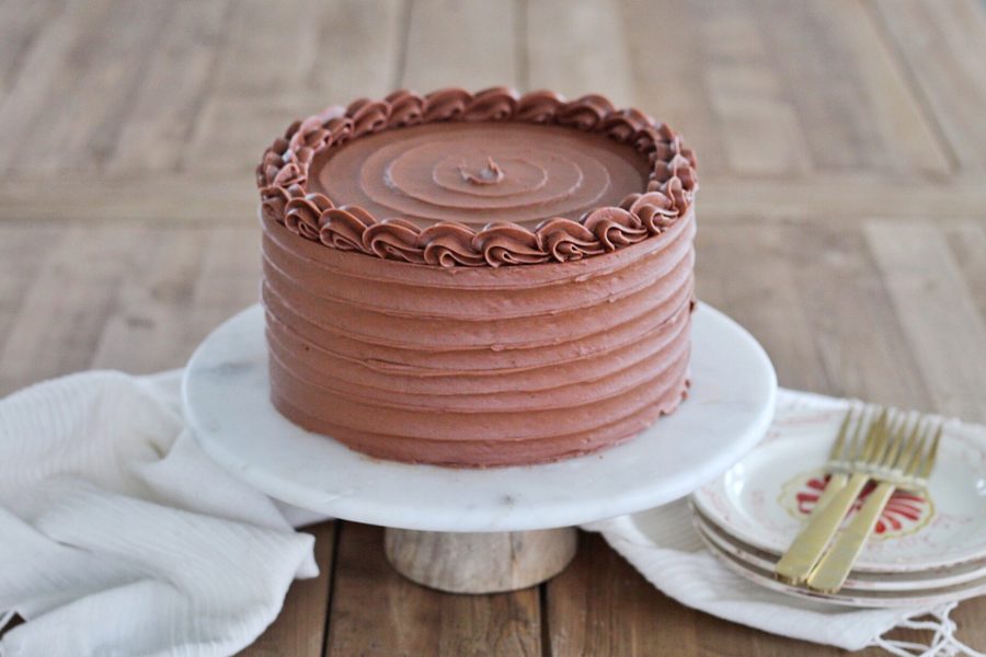 delicious red velvet cake with chocolate frosting. www.cakebycourtney.com