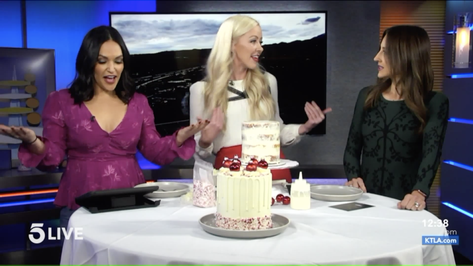 KTLA Courtney Rich on How to Decorate Cakes for the Holidays