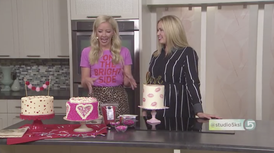 Pretty Frosting Techniques for Your Valentine’s Cakes